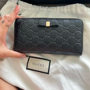 ❌SOLD❌ Authentic Gucci Bow Guccissima Wallet